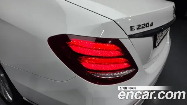 Mercedes-Benz E-Class 2019 — ფოტო 1/30