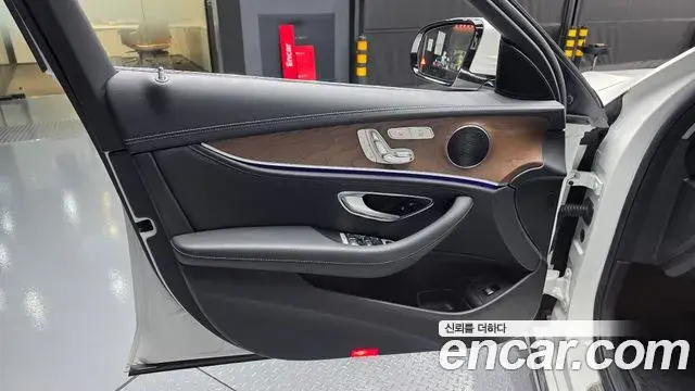 Mercedes-Benz E-Class 2019 — ფოტო 9/30