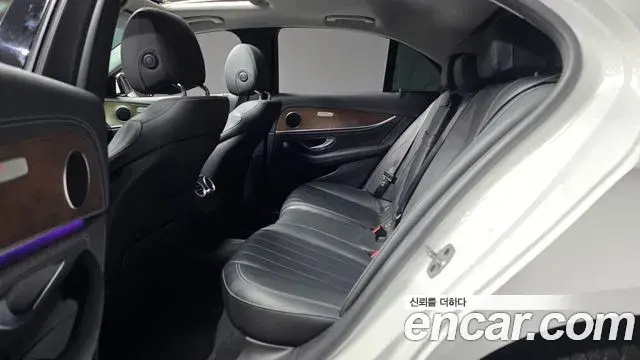 Mercedes-Benz E-Class 2019 — ფოტო 24/30
