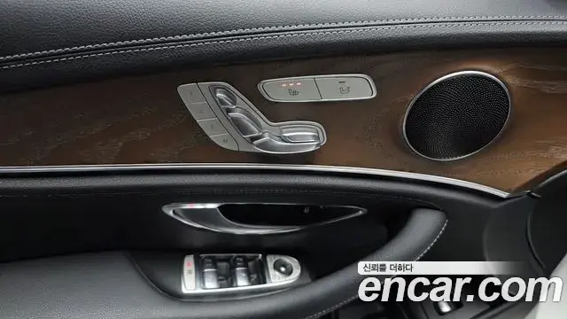 Mercedes-Benz E-Class 2019 — ფოტო 11/30