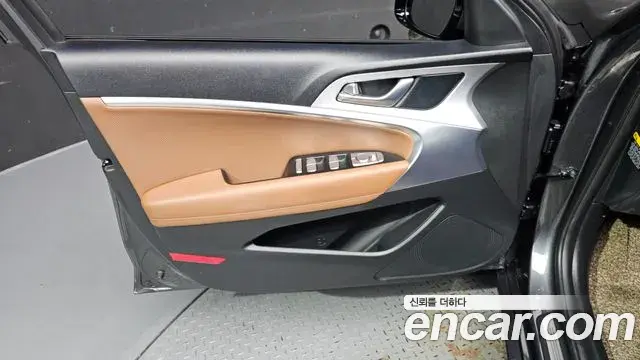 Genesis G70 2019 — ფოტო 31/34