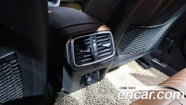 Genesis G70 2019 — ფოტო 18/34