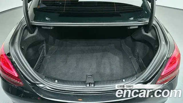 Mercedes-Benz C-Class 2020 — Фото 19/20