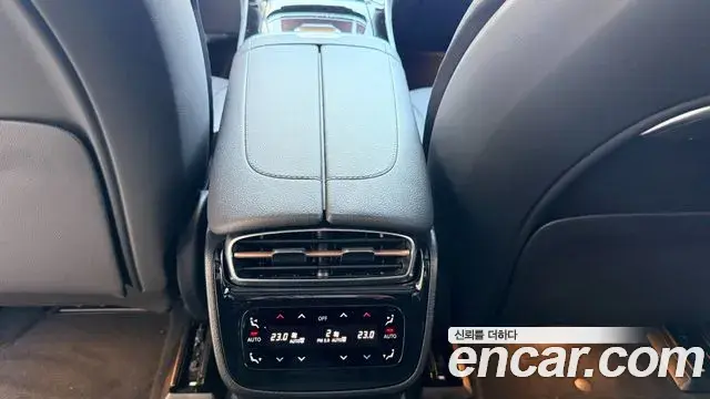 Mercedes-Benz EQE SUV 2024 — Şəkil 10/16