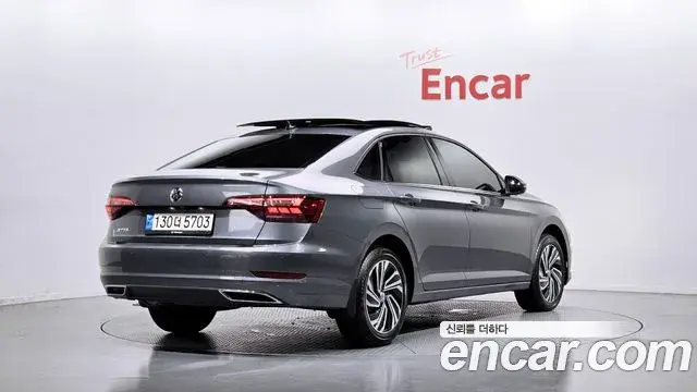 Volkswagen Jetta 2021 — Photo 12/34