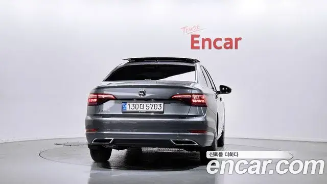 Volkswagen Jetta 2021 — Photo 20/34