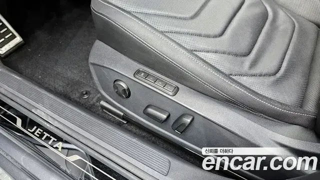 Volkswagen Jetta 2021 — Photo 6/34