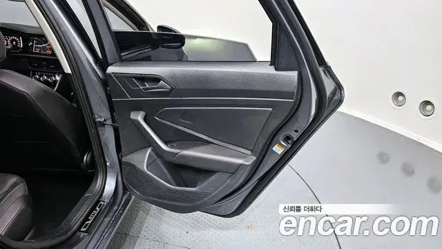 Volkswagen Jetta 2021 — Photo 15/34