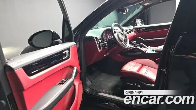 Porsche Cayenne 2020 — Фото 10/20