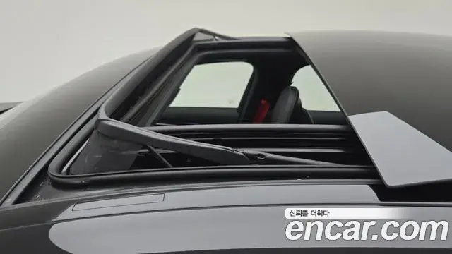 Mercedes-Benz E-Class 2025 — Photo 11/20