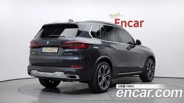 BMW X5 2022 — ფოტო 16/31
