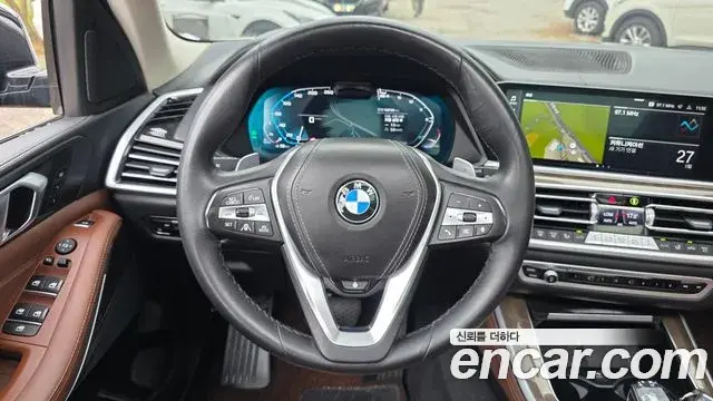 BMW X5 2022 — ფოტო 7/31