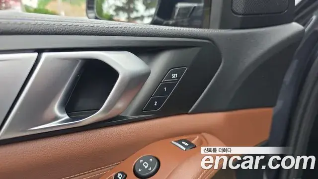 BMW X5 2022 — ფოტო 8/31