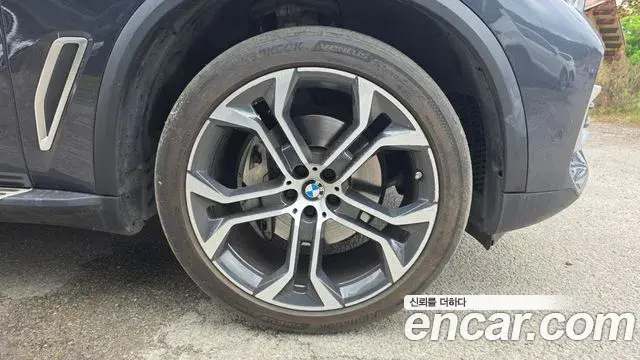 BMW X5 2022 — ფოტო 31/31