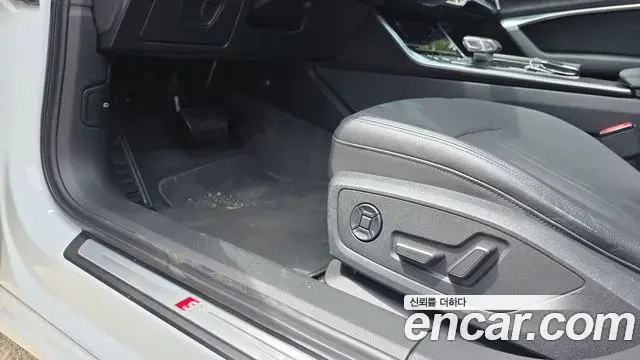 Audi A6 2021 — Şəkil 12/32