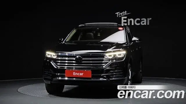 Volkswagen Touareg 2023 — Photo 30/33