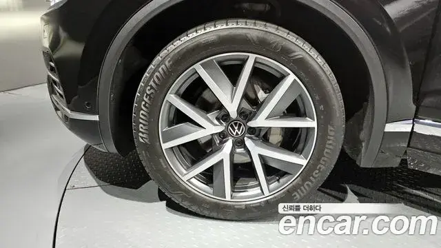 Volkswagen Touareg 2023 — Photo 10/33