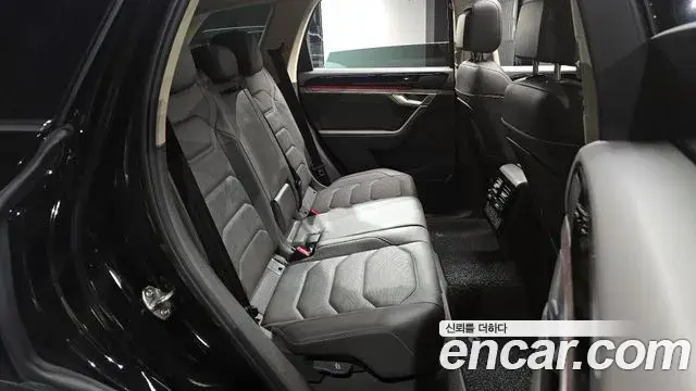 Volkswagen Touareg 2023 — Photo 33/33