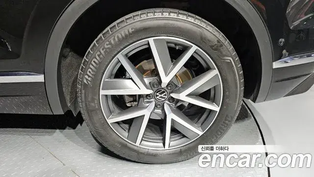 Volkswagen Touareg 2023 — Photo 23/33