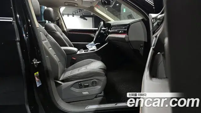 Volkswagen Touareg 2023 — Photo 16/33