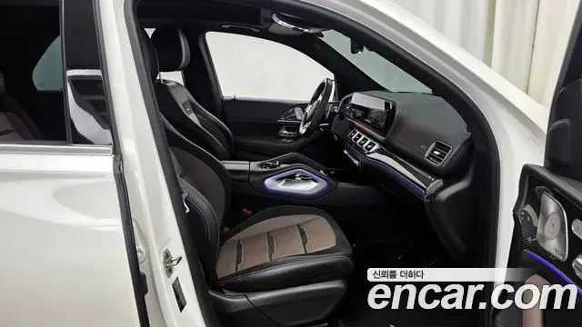Mercedes-Benz GLE-Class 2021 — Photo 27/33