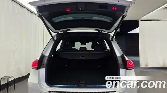 Mercedes-Benz GLE-Class 2021 — Photo 10/33