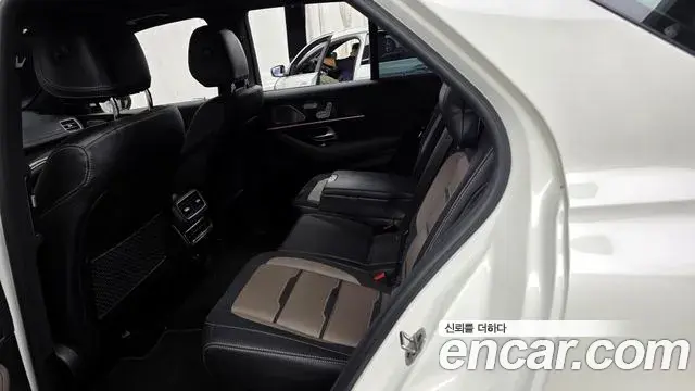 Mercedes-Benz GLE-Class 2021 — Photo 24/33