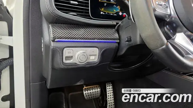 Mercedes-Benz GLE-Class 2021 — Photo 29/33