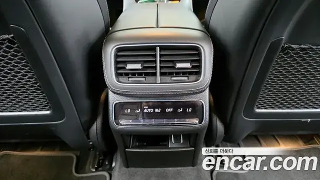Mercedes-Benz GLE-Class 2021 — Photo 18/33