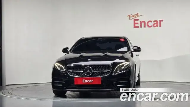 Mercedes-Benz E-Class 2019 — ფოტო 32/36