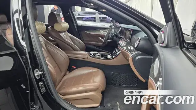 Mercedes-Benz E-Class 2019 — ფოტო 28/36