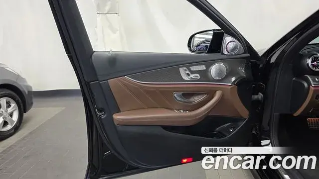 Mercedes-Benz E-Class 2019 — ფოტო 17/36