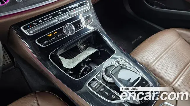 Mercedes-Benz E-Class 2019 — ფოტო 36/36