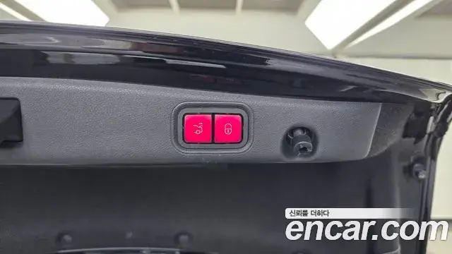 Mercedes-Benz E-Class 2019 — ფოტო 33/36