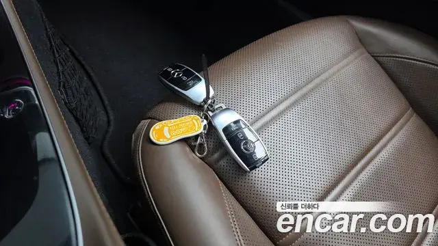 Mercedes-Benz E-Class 2019 — ფოტო 13/36