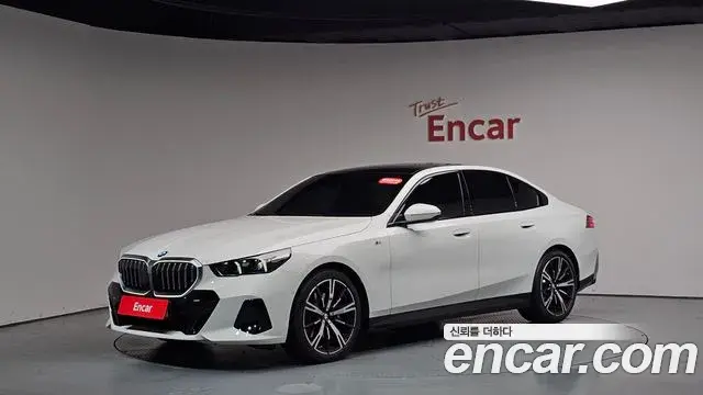 BMW 5 Series 2025 — Фото 10/20