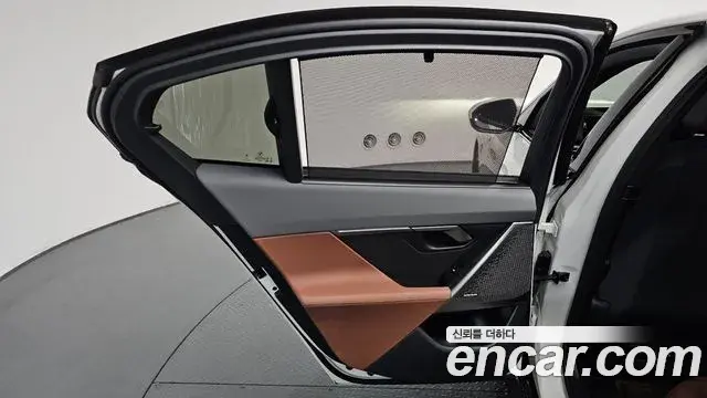 BMW 5 Series 2025 — Şəkil 31/41