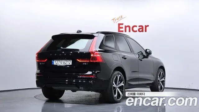 Volvo XC60 2022 — Фото 2/20