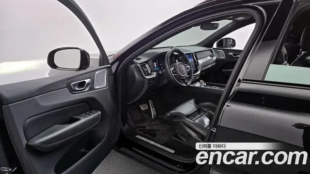Volvo XC60 2022 — Фото 10/20