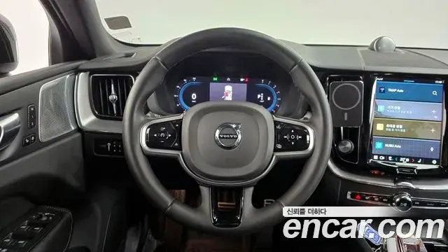 Volvo XC60 2022 — Фото 13/20