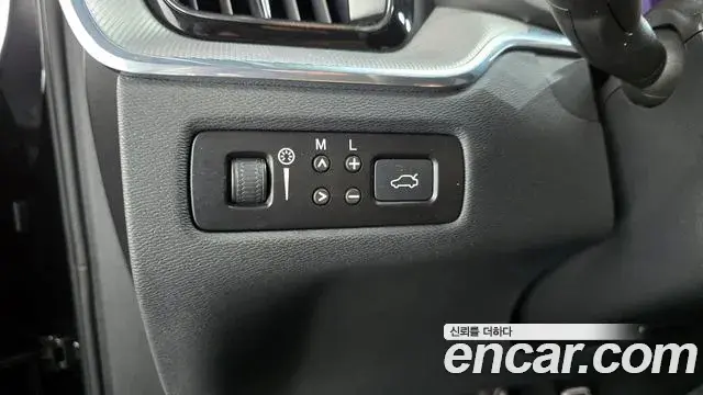 Volvo XC60 2022 — Фото 19/20