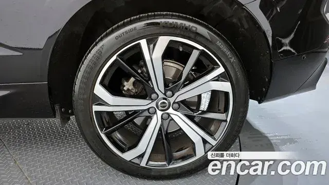 Volvo XC60 2022 — Photo 15/33