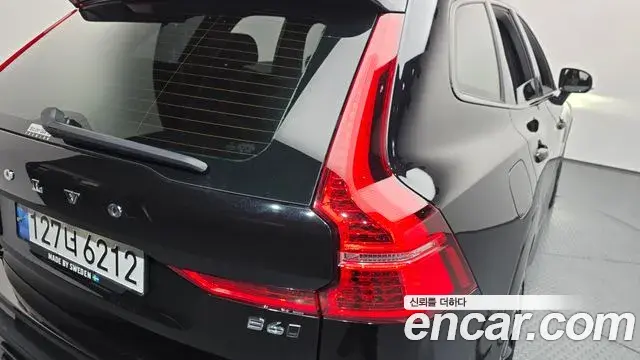 Volvo XC60 2022 — Photo 32/33