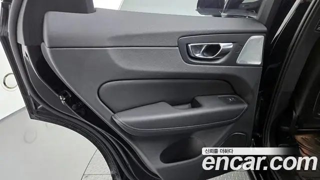 Volvo XC60 2022 — Photo 7/33