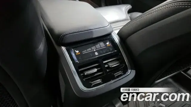 Volvo XC60 2022 — Photo 17/33