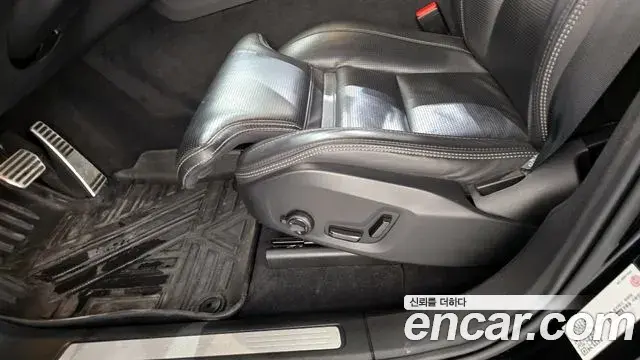 Volvo XC60 2022 — Photo 10/33