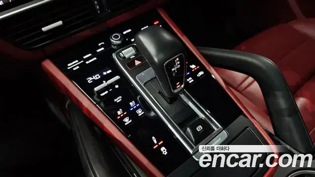 Porsche Cayenne 2020 — Фото 9/20