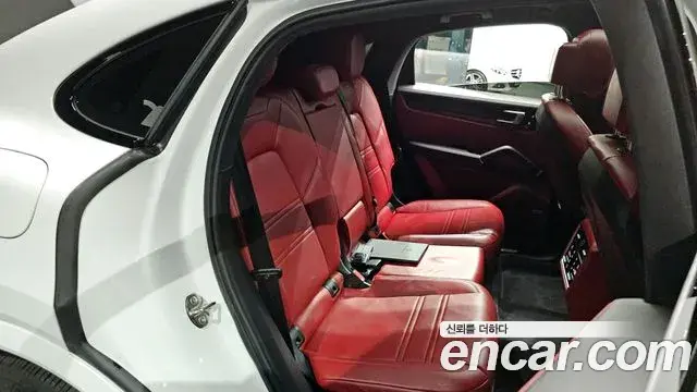 Porsche Cayenne 2020 — Фото 11/20