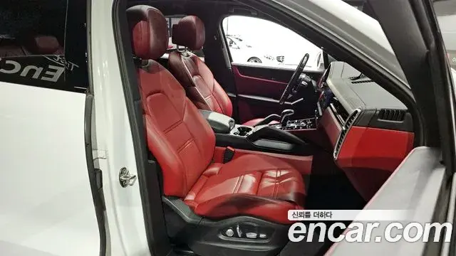 Porsche Cayenne 2020 — Фото 12/20