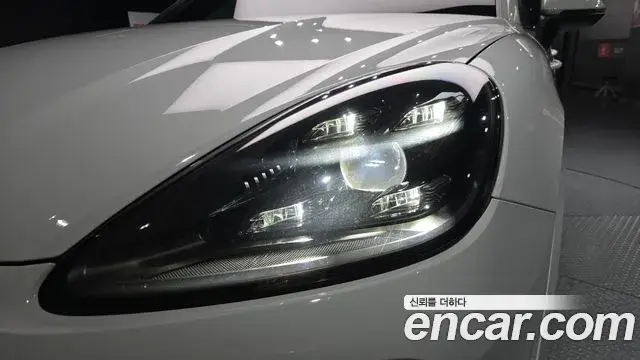 Porsche Cayenne 2020 — ფოტო 14/35